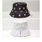 Alice + Olivia NWT Alex + Olivia Daisy Print Reversible Bucket Hat Black / White One Size Photo 1