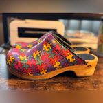 Sanita Autism Awareness clogs size 38. (7US) Blue Photo 7