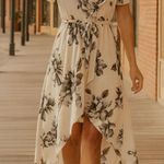 TUA Women's White Floral High Low V Photo 0