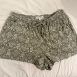 Pink Rose  green shorts Photo 0