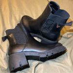 Guess Women  chelsea boots size 5 1/2 Photo 1