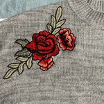 Wyld Hart M  Women’s Floral Embroidered Roses Crewneck Cropped Knit Sweater Photo 2