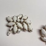 Lot Of 2 White and Gold Tone Costume Brooches Photo 1