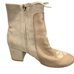 Toms  Evie Floral Embroidered Suede Canvas Block Heel Boot Taupe Women's Size 7.5 Photo 2