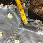 Sunflower appliqué patches jean denim shorts Photo 3