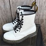 Dr. Martens Like New Woman’s White Leather Combat Boots with Black Laces Size 5 Photo 2