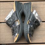 Clarks Y2K Collection Casual Black Wedge Sandal with Stitching Detail - Size 7 Photo 8