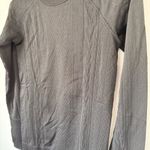 Lululemon  Rest Less Long Sleeve Shirt Sz 2 Photo 3