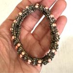 Brass tone peach beaded stretchy bracelet Photo 3