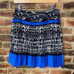 Vince Camuto Black White Blue Pleated Mini Skirt Women's Size 2 Photo 3