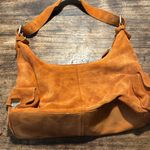 XOXO Orange suede shoulder bag with an organic rustic look Photo 10