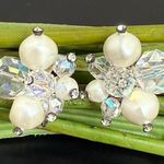 Vintage LAGUNA AB Crystals Aurora Borealis Faux Pearl Cluster Beads Earrings 14g White Photo 0