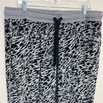 LuLaRoe Cozy Women’s Velour Capri Pants Size 1X Photo 2