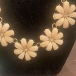 Liz Claiborne Crème Flower Choker Necklace Photo 2