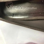 BCBGeneration WO SZ 7 TAUPE SUEDE PUMPS 4” HEEL Photo 2