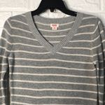 🌞 NWT Mossimo gray striped v Photo 2