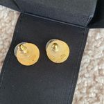 Chanel cruise collection 2023 stud earrings Photo 2