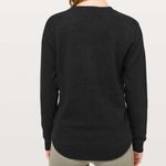 Lululemon Catch a Moment Crew Black Photo 2