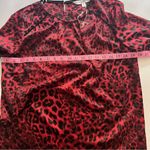 Rebecca Malone  Women’s Black and Red Print Blouse 
Sz M
Nwt Photo 3