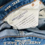 American Eagle  Mom Jean Relaxed fit High Waisted Casual Denim Medium Wash Sz 6 Photo 5