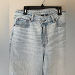 American Eagle Highest Rise Baggy Straight, Light Wash Strigid Jeans, Size 6 Photo 2