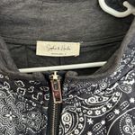 Sophie & Hailee Bandana Print Quilted Jacket Oversized Large Gray Photo 2