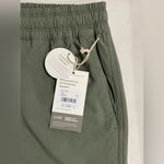Vuori NWT  Birch Jogger Army Green Size XL with Pockets Photo 9