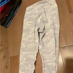 Lululemon White camo ribbed  leggings size 4 never worn black Photo 0