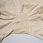 Truekind Seamless Short Stretch Mid Waist Womens Plus Size 16 Photo 3