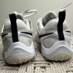 Nike : White Volleyball Sneakers Photo 9