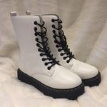 Boots White Size 6.5 Photo 0