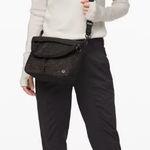 Lululemon  all night festival bag 5 L camo jacquard black deep coal Photo 0