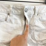 American Eagle  Shorts Womens 8 White Hi Rise Shortie‎ Cut Off Distressed Floral Photo 2