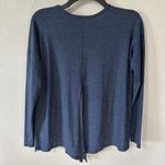 Beyond Yoga  Featherweight Blue Heather Women's Size XS Long Sleeve Open Tie Back Photo 2