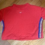 Nike Women’s Medium Crop Tshirt Photo 0