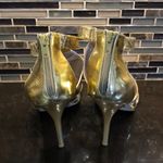 Qupid Quipid Gold strappy faux snake‎ pattern heels women’s size 10 Photo 3