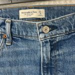 Abercrombie & Fitch  Curve Love The ‘90s Straight Low Rise Jeans Blue 27/4 Photo 4