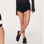 Lululemon  Miles Ahead Short (2.5")
Nouveau Mach Blue Black Photo 3