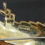 Trifari Vintage 50’s Crown Brushed Gold Tone Gold-plated Textured Leaf Brooch Photo 4