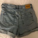 Hollister  Ultra High-Rise Mom Jean Shorts 3" Photo 1