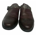 Minnetonka Womens  6052 Brown Leather Horsebit Medallion Cap Toe Mule Clogs Sz 7 Photo 5