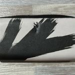 Vera Wang , black and tan long wallet Photo 0