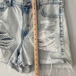 American Eagle Mom Short Ripped Size 8 Light Wash Photo 3