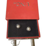 Uno de 50 Pearl Stud Earrings White Photo 0