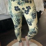 Beyond Yoga  Women’s Medium Olympus Floral Yellow Green Leggings Photo 0