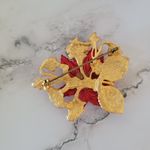Vintage KC Stamped Gold Red Flower Plant Pin Poinsettia Costume Jewelry Photo 2