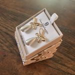 House Of Harlow 1960 Gold Tone Bow & Glass White Faux Pearl Drop Earrings NEW Photo 6