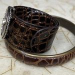 Set of Two Leather Bracelets with Star and Giraffe Print Design Photo 4