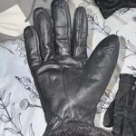 Elegant Black Leather Women's Gloves Photo 5