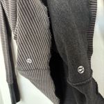 Lululemon  Women's L Grey Stripe REVERSIBLE Open Your Heart Long Sleeve Photo 2